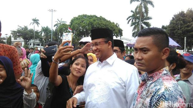 Anies jalan-jalan ke Kota Tua / 