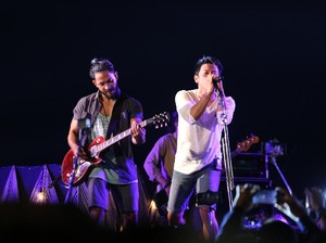 Kenakan Celana Pendek, NOAH Buka Sunset Concert di Gili Trawangan