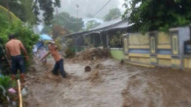 Banjir Bandang Rendam Permukiman di Bitung, Sulawesi Utara