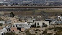 Landsekap perbatasa AS-Meksiko di Juarez memperlihatkan pagar perbatasan kedua negara. (18/1). (Tomas Bravo/Reuters)