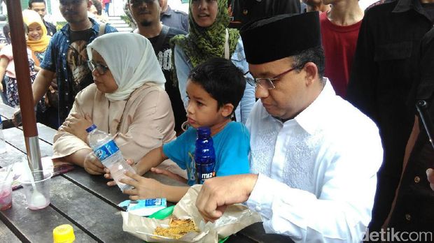 Anies jalan-jalan ke Kota Tua / 