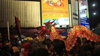 7. Atraksi Liong turut memeriahkan perayaan Cap Go Meh Bogor 2017. Tidak main-main, Liong ini diperkirakan memiliki panjang hingga 50 meter (Randy/detikTravel)