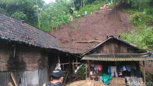 Longsor di Situbondo.