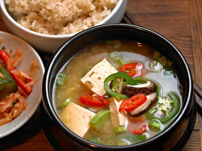 Yuk, Bikin Miso Chicken Soup dengan 4 Langkah Ini!