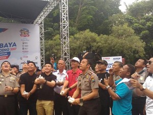 Polisi Kampanye Tekan Angka Kecelakaan di Taman Bungkul