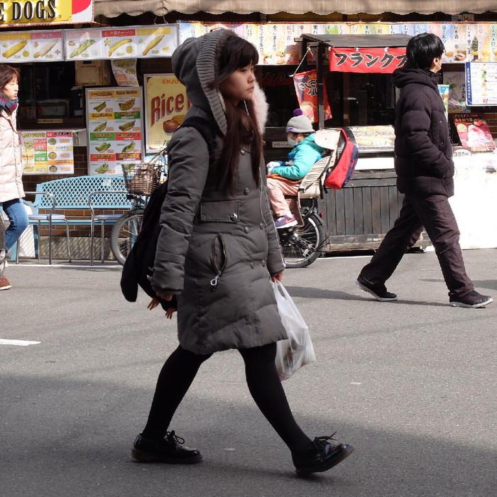 Begini Gaya Muda-mudi Osaka Jalan-jalan di Musim Dingin