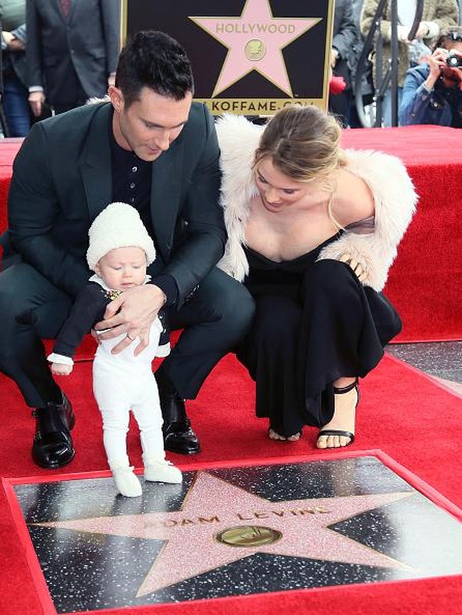 Adam Levine dan pasangannya Behati Prinsloo telah dikaruniai satu putri cantik Dusty Rose. Adam Levine sering mengunggah foto putri kecilnya di Instagram.  Foto: Getty Images