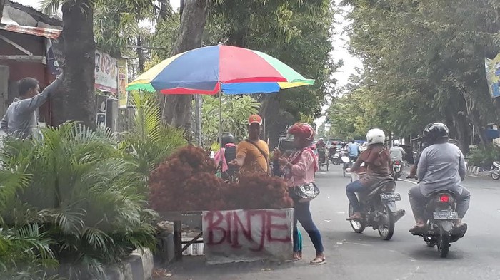 Banyak PKL di Bojonegoro Jualan di Trotoar, Pak Bupati?