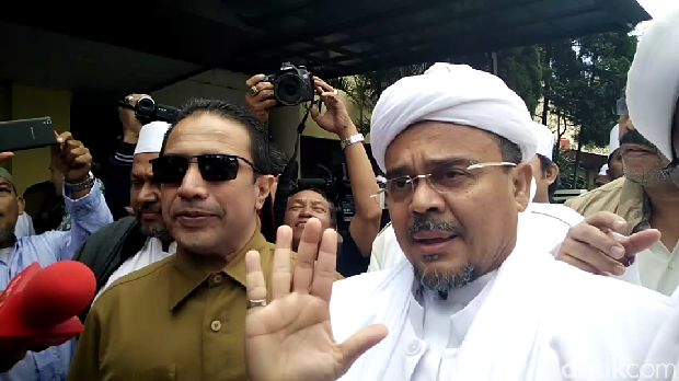  Habib Rizieq Syihab saat tiba di Mapolda Jabar, Senin (13/2/2017)