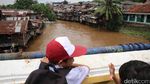 Bertahan di Bantaran Kali Ciliwung
