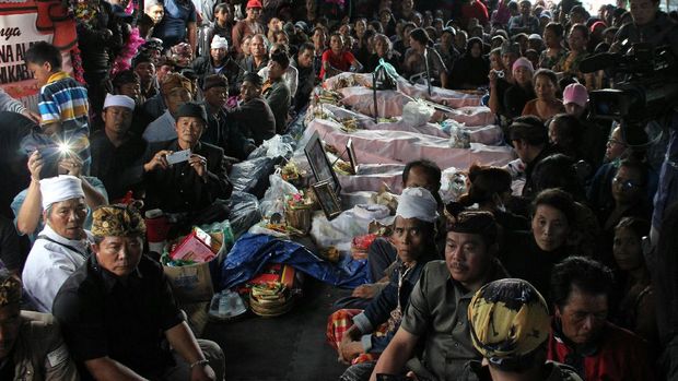 Mensos Khofofah kunjungi lokasi longsor Bangli, Bali.