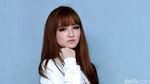 Whuzz! Saat Rambut Barbie Cikarang Tertiup Angin