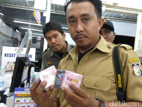 Malam Valentine, Walkot Makassar Razia Kondom di Mini Market