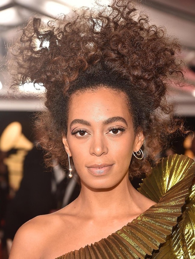 LOS ANGELES, CA - FEBRUARY 12:  Singer/Songwriter Solange Knowles attends The 59th GRAMMY Awards at STAPLES Center on February 12, 2017 in Los Angeles, California.  (Photo by Alberto E. Rodriguez/Getty Images for NARAS)