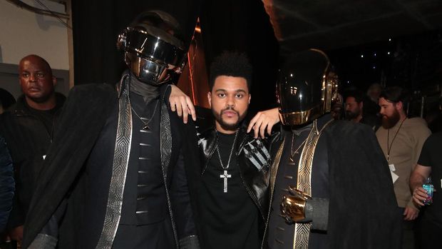 LOS ANGELES, CA - FEBRUARY 12: Musicians Daft Punk and The Weeknd (C) attend The 59th GRAMMY Awards at STAPLES Center on February 12, 2017 in Los Angeles, California.  (Photo by Christopher Polk/Getty Images for NARAS)