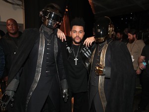 Bella Hadid dan Transplantasi Ginjal Selena di Album Baru The Weeknd