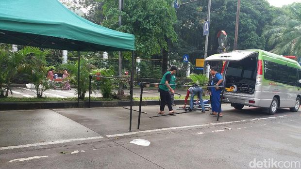 Tim medis ormas sudah ada di lokasi.