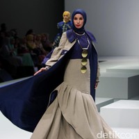 Busana terbaru Rya yang mengusung tema Side B di Indonesia Fashion Week 2017. Jakarta Convention Center. Senayan. Jakarta. [Foto: Mohammad Abduh/Wolipop]