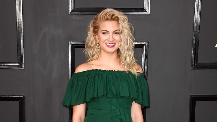 Tori Kelly Dilarikan ke RS, Pingsan karena Penggumpalan Darah