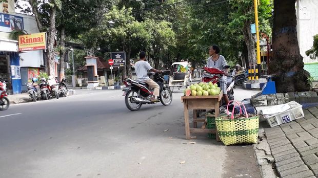 PKL di Bojonegoro 'Kuasai' Trotoar, Ini Jawaban Bupati Suyoto