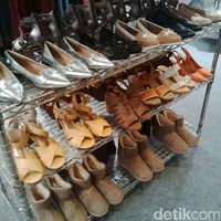 Blus Hingga Sepatu Marks & Spencer 70% di Kuningan City