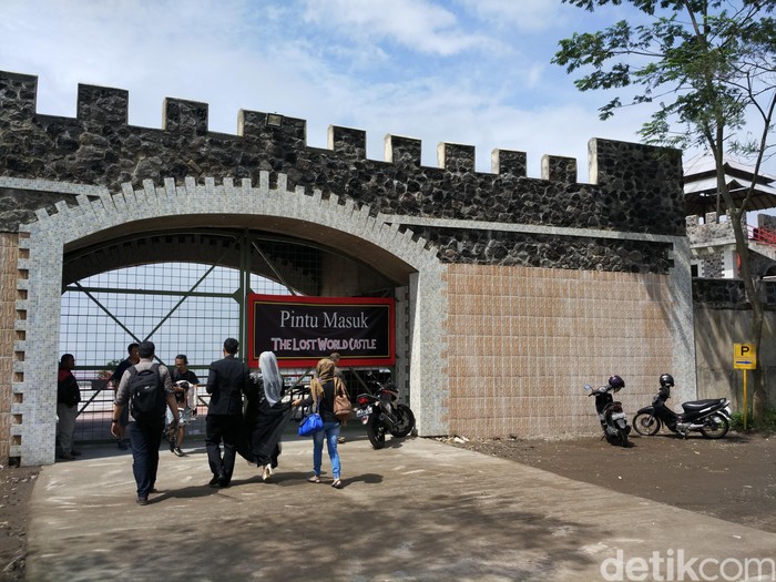 Kastel Megah di Kawasan Rawan Bencana Lereng Merapi Ditutup