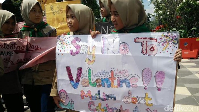 Pelajar di Surabaya Tolak Perayaan Valentine