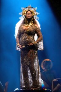 Foto: 7 Gaya kehamilan Beyonce dengan Baju Hingga Ratusan Juta Rupiah