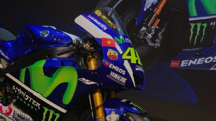 Ada Bendera Vietnam Mini di Motor Rossi dan Vinales di Musim Ini