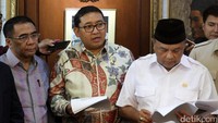 Fadli Zon memberikan keterangan terkait hak angket Ahok-Gate.