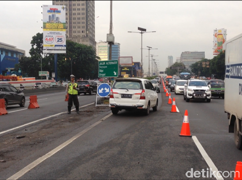 Pemberlakuan contraflow di Tol Dalam Kota