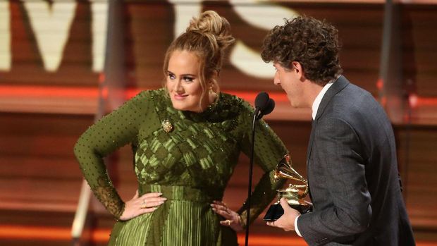 Adele Kesal Diejek Netizen Mirip Istrinya 'Shrek'