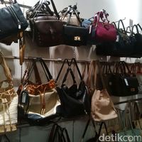 Blus Hingga Sepatu Marks & Spencer 70% di Kuningan City