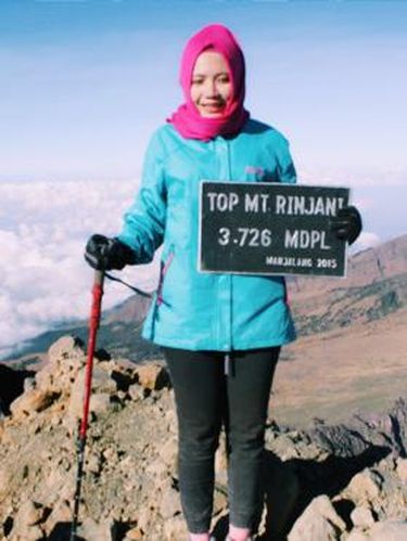 Hijabers Aisyah Punya Cerita Gaib dan Bertaruh Nyawa Saat Naik Gunung