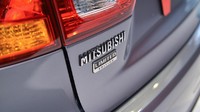 Mitsubishi Outlander Sport Limited Edition hadir dengan mesin empat silinder 2.0 liter. Mesin itu mampu menyemburkan tenaga hingga 148 daya kuda dengan torsi 197 Nm.