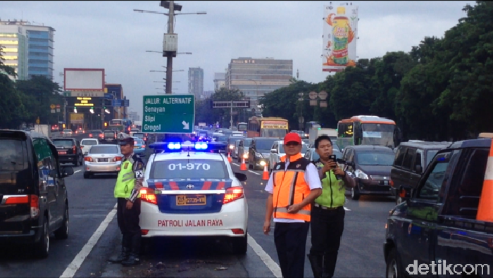 Contraflow Berlaku, Kepadatan Kendaraan Cawang ke Slipi Terurai