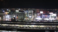Selama acara makan malam, traveler bisa melihat pemandangan indah Kota Nagoya dari atas ketinggian di kala malam. Pengalaman wisata kuliner sashimi ini bisa traveler nikmati seharga 4.000 Yen (setara Rp 470 ribu) saja (Firdaus/detikTravel)