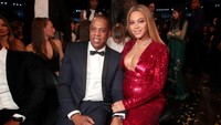 Usai tampil, penyanyi berusia 36 tahun itu tampak mendampingi sang suami. Christopher Polk/Getty Images for NARAS
