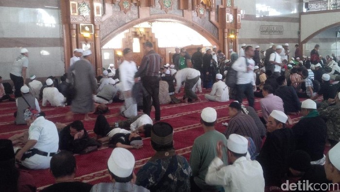 Massa di Masjid Pusdai