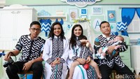 Mereka kompak tampil dengan busana berwarna hitam-putih. Pool/Palevi S/detikFoto.