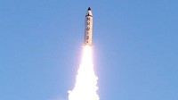 Dilaporkan kantor berita KCNA, seperti dilansir Reuters dan AFP, Senin (13/2/2017), KCNA menyebut rudal yang diuji coba itu merupakan rudal Pukguksong-2, senjata jenis baru yang mampu membawa hulu ledak nuklir. KCNA/Handout via Reuters.
