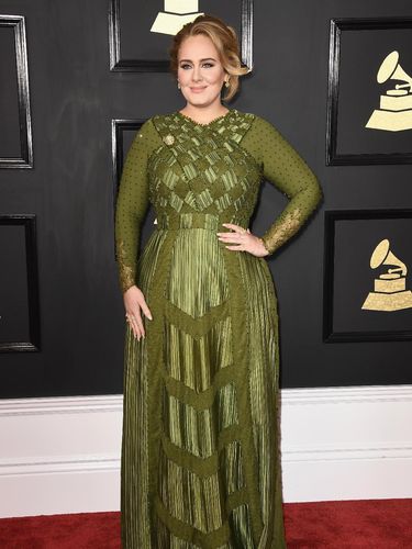 Butuh 1.600 Jam untuk Membuat Gaun Grammy Adele
