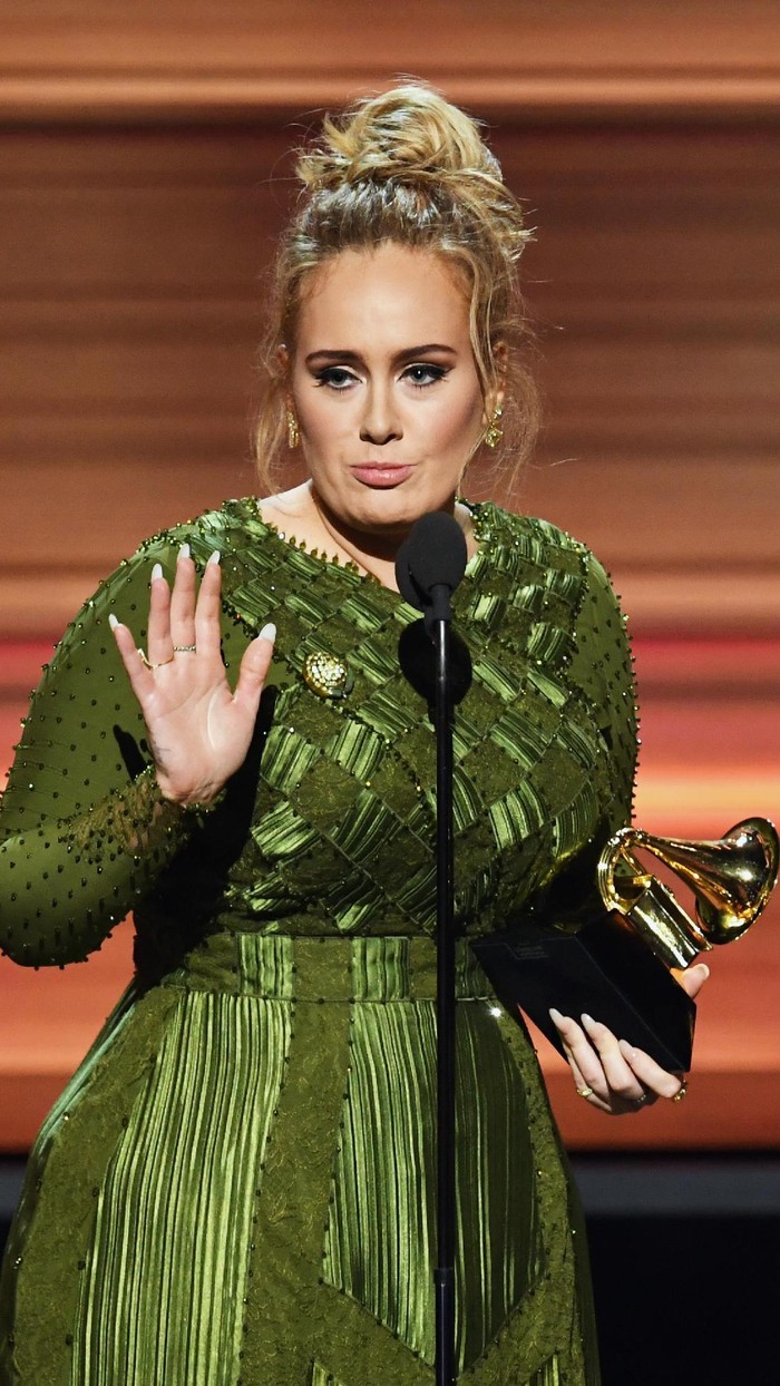 Adele Raih Song of the Year Grammy 2017