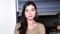 Namun ia justru terlihat manis kala berpose di depan kamera. Pool/Noel/detikFoto.