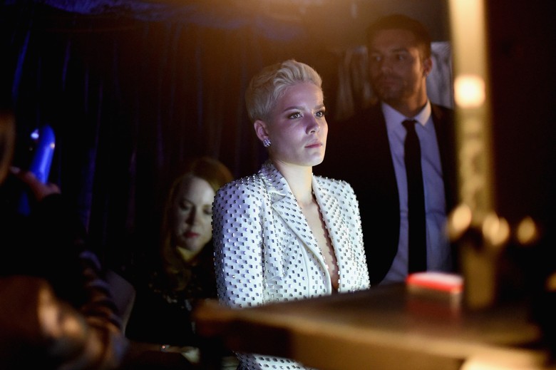 Batal Tampil di Bali karena Gempa Lombok, Halsey Tetap Manggung di Jakarta Batal Tampil di Bali karena Gempa Lombok, Halsey Tetap Manggung di Jakarta