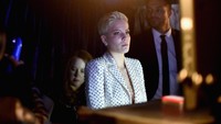 Halsey tampak sedikit tegang sesaat sebelum naik ke atas panggung. Frazer Harrison/Getty Images for NARAS