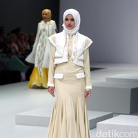 Busana terbaru Rya yang mengusung tema Side B di Indonesia Fashion Week 2017. Jakarta Convention Center. Senayan. Jakarta. [Foto: Mohammad Abduh/Wolipop]