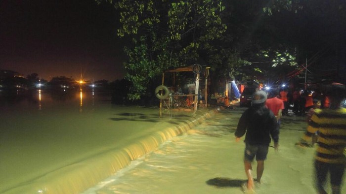 Sungai BKT Meluap, Sawah Besar Semarang Banjir dengan Arus Deras