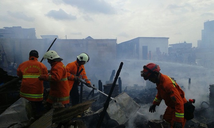 Kebakaran di Jakut Padam, 25 Rumah Petak Terbakar