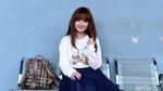 Whuzz! Saat Rambut Barbie Cikarang Tertiup Angin